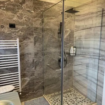Luxury Sea-view Penthouse 28 * Durres